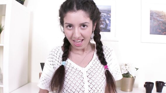 Трах загорелой жопы голой русской брюнетки с косичками