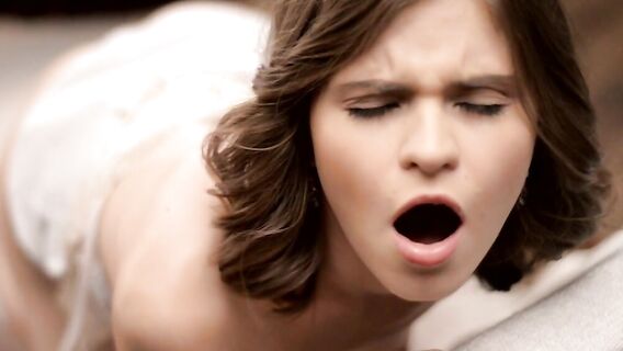 Мастурбация русской девушки пальчиками