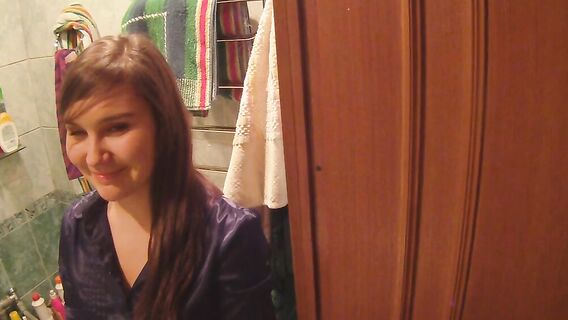 Милая длинноволосая русская девушка отдалась незнакомцу