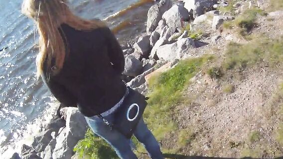 Пикапер трахает девушку на природе и в торговом центре