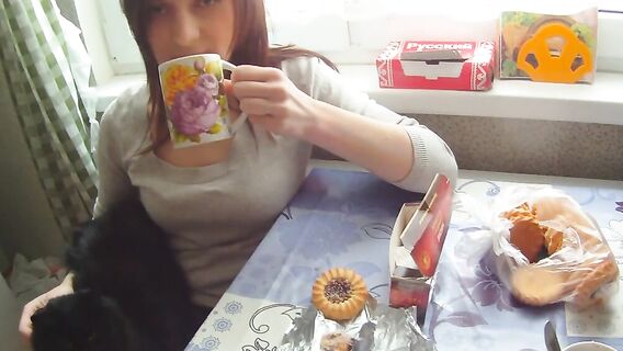 Русская брюнетка дала парню сразу после знакомства