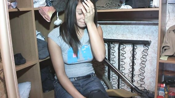 Связанный русский куколд смотрит как ебут его подругу