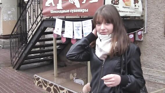 Юная брюнетка на кастинге ебется со зрелым мужчиной