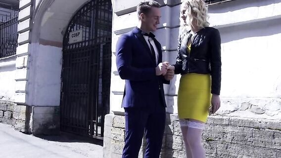 Секс с оргазмом чувственной блондинки на первом свидании