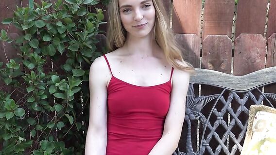 Минет куни и секс с тощей сводной сестрой от первого лица