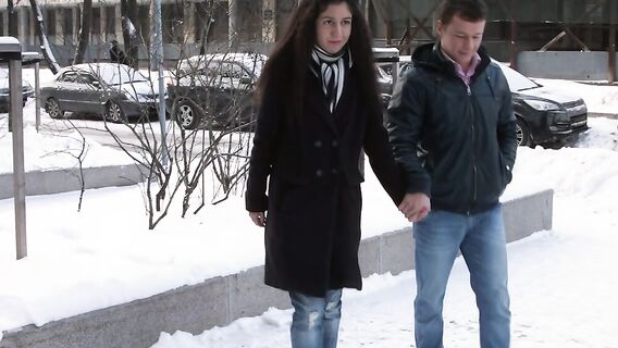 Снял белые трусики с красивой юной девицы и трахнул ее