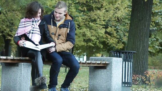 Страстный секс с 25-летней красоткой с кремпаем в пизду