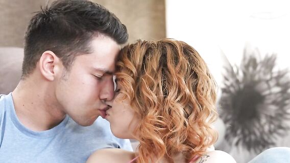 Анал после просмотра порно с рыжей девушкой с тату на плече